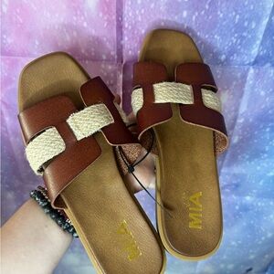 Girls MIA sandals 🛍